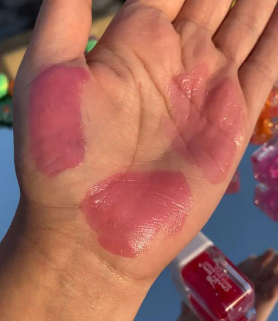 Hydrating Lip Oil Glossy Finish Cherry Peach Shades