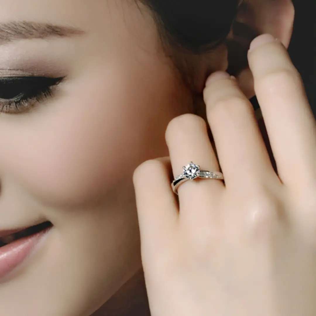 Platinum Plated Zircon Six Claw Ring for Daily Wear